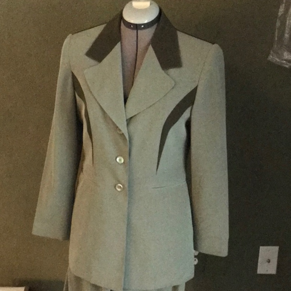 Two-tone green pantsuit